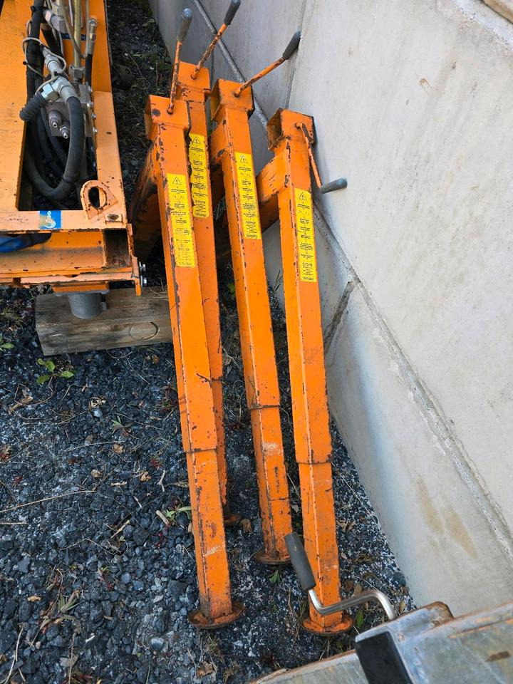 4x Stützen für Salzstreuer Container Wohnkabine Schmidt Epoke Gmeiner Salzsilo Streuautomat Winterdienst - Posipač pijeska/ Soli: slika 4x Stützen für Salzstreuer Container Wohnkabine Schmidt Epoke Gmeiner Salzsilo Streuautomat Winterdienst - Posipač pijeska/ Soli 4x Stützen für Salzstreuer Container Wohnkabine Schmidt Epoke Gmeiner Salzsilo Streuautomat Winterdienst - Posipač pijeska/ Soli: slika 4x Stützen für Salzstreuer Container Wohnkabine Schmidt Epoke Gmeiner Salzsilo Streuautomat Winterdienst - Posipač pijeska/ Soli