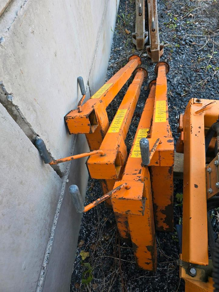 4x Stützen für Salzstreuer Container Wohnkabine Schmidt Epoke Gmeiner Salzsilo Streuautomat Winterdienst - Posipač pijeska/ Soli: slika 4x Stützen für Salzstreuer Container Wohnkabine Schmidt Epoke Gmeiner Salzsilo Streuautomat Winterdienst - Posipač pijeska/ Soli 4x Stützen für Salzstreuer Container Wohnkabine Schmidt Epoke Gmeiner Salzsilo Streuautomat Winterdienst - Posipač pijeska/ Soli: slika 4x Stützen für Salzstreuer Container Wohnkabine Schmidt Epoke Gmeiner Salzsilo Streuautomat Winterdienst - Posipač pijeska/ Soli