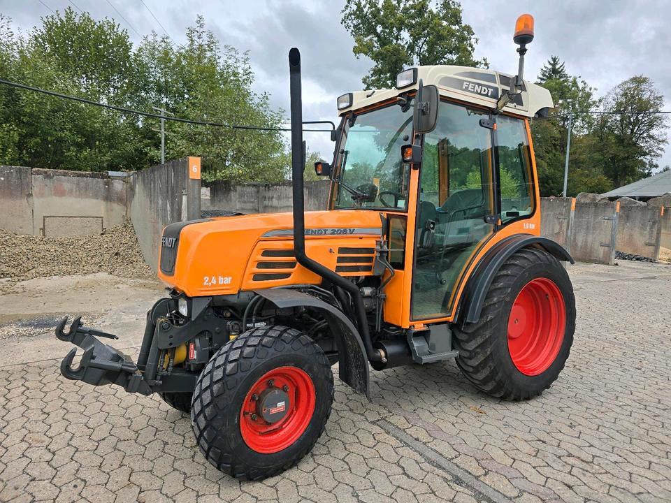 Fendt 206V Schmalspurtraktor Traktor Schlepper Weinbergtraktor 206 208 210 Farmer Favorit Obstbau Weinbau - Traktor: slika Fendt 206V Schmalspurtraktor Traktor Schlepper Weinbergtraktor 206 208 210 Farmer Favorit Obstbau Weinbau - Traktor Fendt 206V Schmalspurtraktor Traktor Schlepper Weinbergtraktor 206 208 210 Farmer Favorit Obstbau Weinbau - Traktor: slika Fendt 206V Schmalspurtraktor Traktor Schlepper Weinbergtraktor 206 208 210 Farmer Favorit Obstbau Weinbau - Traktor