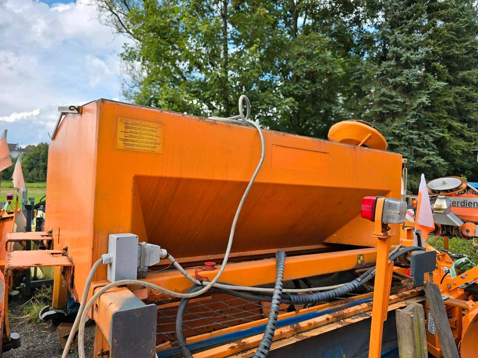 Gmeiner STA 2000TC Salzstreuer 2m3 Streuautomat Salzsilo Winterdienst Unimog 405 U300 400 500 423 427 430 318 Multicar tremo - Posipač pijeska/ Soli: slika Gmeiner STA 2000TC Salzstreuer 2m3 Streuautomat Salzsilo Winterdienst Unimog 405 U300 400 500 423 427 430 318 Multicar tremo - Posipač pijeska/ Soli Gmeiner STA 2000TC Salzstreuer 2m3 Streuautomat Salzsilo Winterdienst Unimog 405 U300 400 500 423 427 430 318 Multicar tremo - Posipač pijeska/ Soli: slika Gmeiner STA 2000TC Salzstreuer 2m3 Streuautomat Salzsilo Winterdienst Unimog 405 U300 400 500 423 427 430 318 Multicar tremo - Posipač pijeska/ Soli