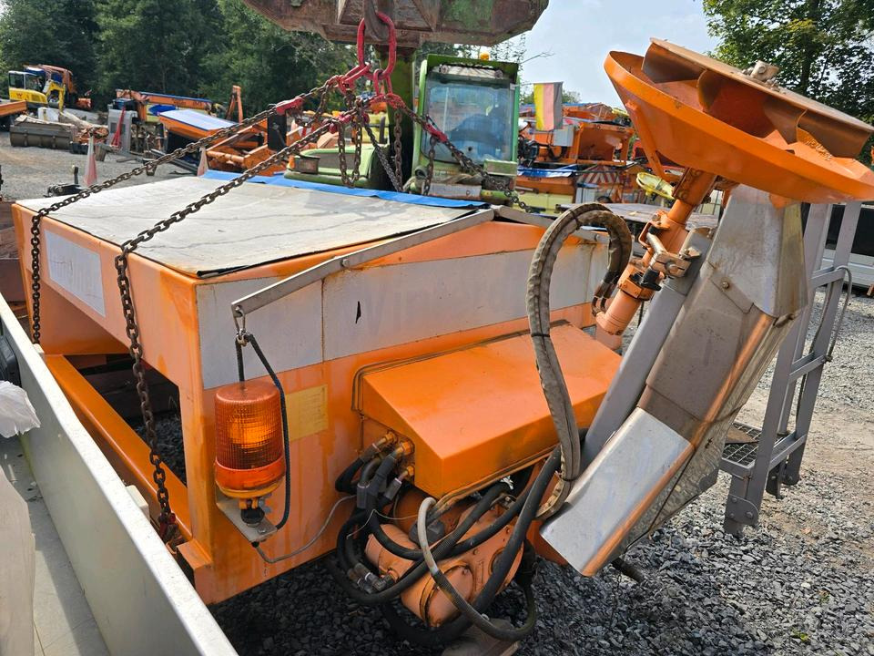Gmeiner Yeti 2000 TC EWA Salzstreuer Streuautomat Salzsilo Bucher Aufbau für Unimog UGE UGN 405/10 405/12 U318 U 318 423 323 327 427 429 Schmidt Winterdienst - Posipač pijeska/ Soli: slika Gmeiner Yeti 2000 TC EWA Salzstreuer Streuautomat Salzsilo Bucher Aufbau für Unimog UGE UGN 405/10 405/12 U318 U 318 423 323 327 427 429 Schmidt Winterdienst - Posipač pijeska/ Soli Gmeiner Yeti 2000 TC EWA Salzstreuer Streuautomat Salzsilo Bucher Aufbau für Unimog UGE UGN 405/10 405/12 U318 U 318 423 323 327 427 429 Schmidt Winterdienst - Posipač pijeska/ Soli: slika Gmeiner Yeti 2000 TC EWA Salzstreuer Streuautomat Salzsilo Bucher Aufbau für Unimog UGE UGN 405/10 405/12 U318 U 318 423 323 327 427 429 Schmidt Winterdienst - Posipač pijeska/ Soli