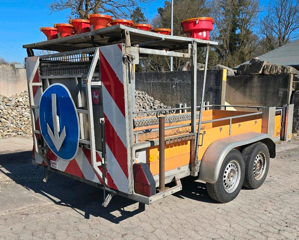 Horizont Tandem Absperrtafel VZ616 Fahrbare Verkehrsleittafel Verkehrssicherungsanhänger Verkehrsleitanhänger Sperrwand Verkehrssicherungsanhänger Nissen LP15 Blinkpfeilanlage Blinkpfeil Anhänger - Građevinska oprema, Prikolica: slika  Horizont Tandem Absperrtafel VZ616 Fahrbare Verkehrsleittafel Verkehrssicherungsanhänger Verkehrsleitanhänger Sperrwand Verkehrssicherungsanhänger Nissen LP15 Blinkpfeilanlage Blinkpfeil Anhänger - Građevinska oprema, Prikolica Horizont Tandem Absperrtafel VZ616 Fahrbare Verkehrsleittafel Verkehrssicherungsanhänger Verkehrsleitanhänger Sperrwand Verkehrssicherungsanhänger Nissen LP15 Blinkpfeilanlage Blinkpfeil Anhänger - Građevinska oprema, Prikolica: slika  Horizont Tandem Absperrtafel VZ616 Fahrbare Verkehrsleittafel Verkehrssicherungsanhänger Verkehrsleitanhänger Sperrwand Verkehrssicherungsanhänger Nissen LP15 Blinkpfeilanlage Blinkpfeil Anhänger - Građevinska oprema, Prikolica