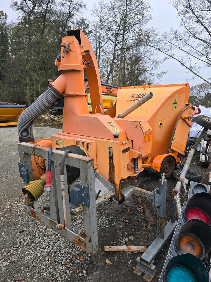 Jensen A328 Holhäcksler Holzhacker Holzschreder passend für Unimog 405 U 300 400 500 527 530 523 - Drobilica za drvo: slika Jensen A328 Holhäcksler Holzhacker Holzschreder passend für Unimog 405 U 300 400 500 527 530 523 - Drobilica za drvo Jensen A328 Holhäcksler Holzhacker Holzschreder passend für Unimog 405 U 300 400 500 527 530 523 - Drobilica za drvo: slika Jensen A328 Holhäcksler Holzhacker Holzschreder passend für Unimog 405 U 300 400 500 527 530 523 - Drobilica za drvo