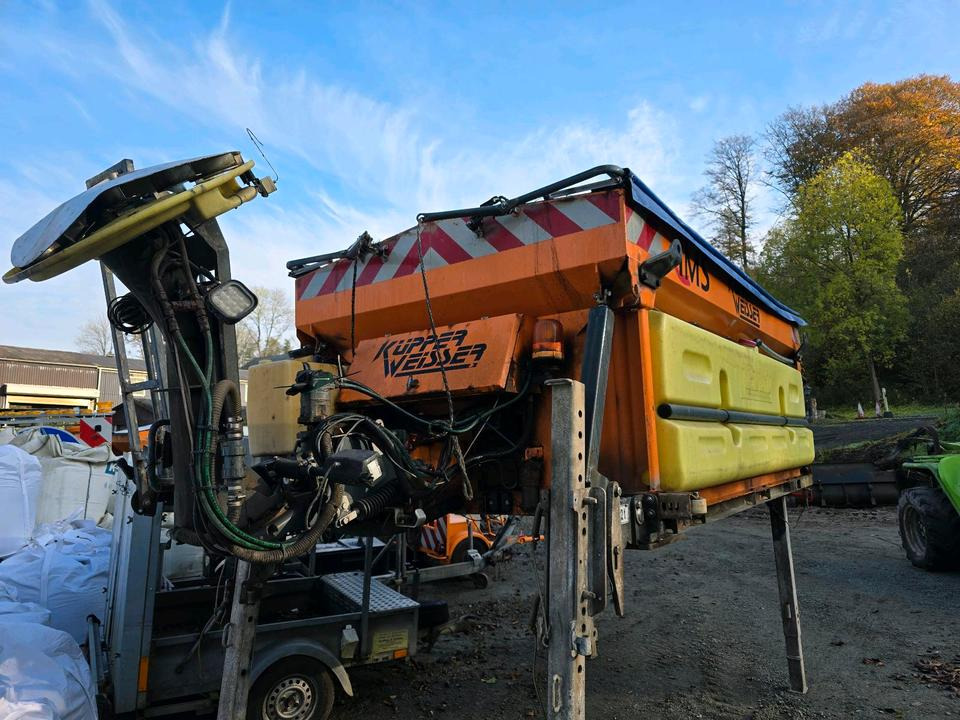 Küpper-Weisser IMSSM Salzstreuer mit Aufbaumotor 5m3 - Posipač pijeska/ Soli: slika Küpper-Weisser IMSSM Salzstreuer mit Aufbaumotor 5m3 - Posipač pijeska/ Soli Küpper-Weisser IMSSM Salzstreuer mit Aufbaumotor 5m3 - Posipač pijeska/ Soli: slika Küpper-Weisser IMSSM Salzstreuer mit Aufbaumotor 5m3 - Posipač pijeska/ Soli