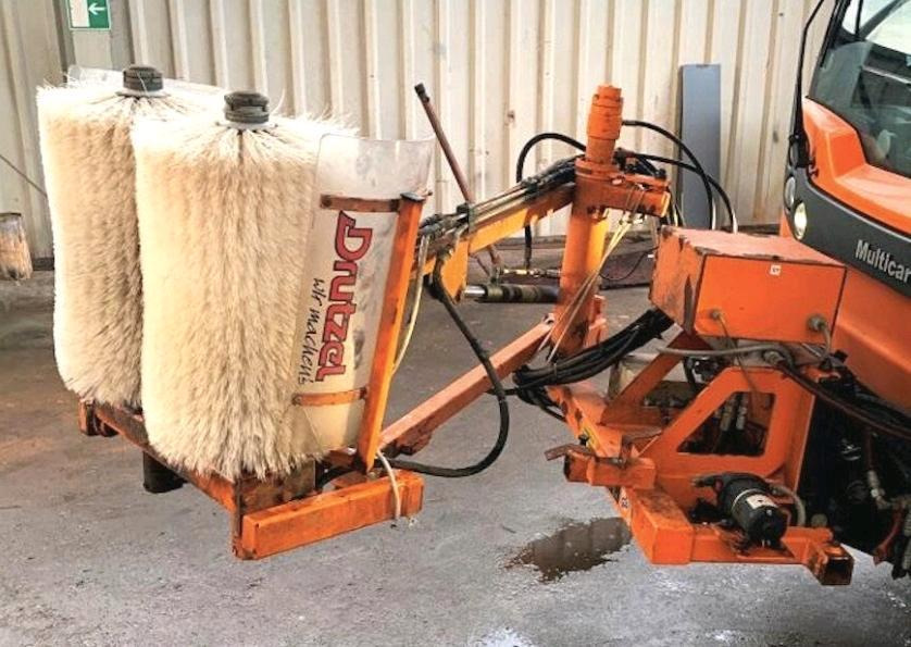 Leitpfostenwaschgerät Drutzel LWG-M-SR Leitpfostenwaschmaschine Schmidt Passend für Multicar Unimog - Metla: slika Leitpfostenwaschgerät Drutzel LWG-M-SR Leitpfostenwaschmaschine Schmidt Passend für Multicar Unimog - Metla Leitpfostenwaschgerät Drutzel LWG-M-SR Leitpfostenwaschmaschine Schmidt Passend für Multicar Unimog - Metla: slika Leitpfostenwaschgerät Drutzel LWG-M-SR Leitpfostenwaschmaschine Schmidt Passend für Multicar Unimog - Metla