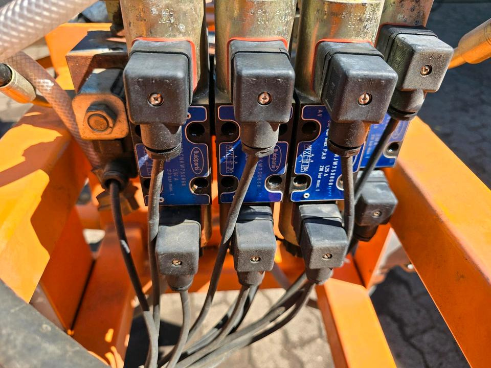 Leitpfostenwaschgerät WV 3-L Wassenberg Schmidt Drutzel für Unimog 405 U290 300 400 500 427 424 318 218 430 Leitpfosten - Metla: slika Leitpfostenwaschgerät WV 3-L Wassenberg Schmidt Drutzel für Unimog 405 U290 300 400 500 427 424 318 218 430 Leitpfosten - Metla Leitpfostenwaschgerät WV 3-L Wassenberg Schmidt Drutzel für Unimog 405 U290 300 400 500 427 424 318 218 430 Leitpfosten - Metla: slika Leitpfostenwaschgerät WV 3-L Wassenberg Schmidt Drutzel für Unimog 405 U290 300 400 500 427 424 318 218 430 Leitpfosten - Metla