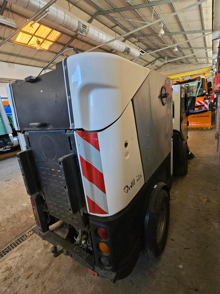 Nilfisk City Ranger 3500 Kehrmaschine Straßenkehrmaschine mit Schmidt Bediendisplay Hako Kehreinheit - Cestovna čistilica: slika Nilfisk City Ranger 3500 Kehrmaschine Straßenkehrmaschine mit Schmidt Bediendisplay Hako Kehreinheit - Cestovna čistilica Nilfisk City Ranger 3500 Kehrmaschine Straßenkehrmaschine mit Schmidt Bediendisplay Hako Kehreinheit - Cestovna čistilica: slika Nilfisk City Ranger 3500 Kehrmaschine Straßenkehrmaschine mit Schmidt Bediendisplay Hako Kehreinheit - Cestovna čistilica