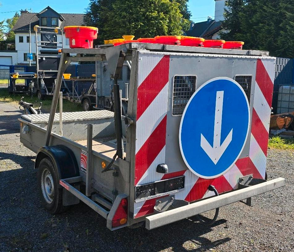 Horizont LED Absperrtafel VZ616 FAT Verkehrsleittafel Verkehrssicherungsanhänger Sperrwand Nissen Trebbiner - Prikolica: slika Horizont LED Absperrtafel VZ616 FAT Verkehrsleittafel Verkehrssicherungsanhänger Sperrwand Nissen Trebbiner - Prikolica Horizont LED Absperrtafel VZ616 FAT Verkehrsleittafel Verkehrssicherungsanhänger Sperrwand Nissen Trebbiner - Prikolica: slika Horizont LED Absperrtafel VZ616 FAT Verkehrsleittafel Verkehrssicherungsanhänger Sperrwand Nissen Trebbiner - Prikolica