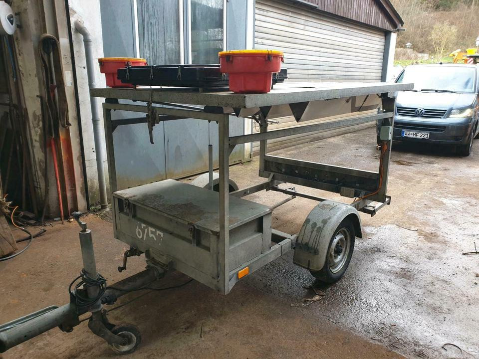 LED Verkehrsleittafel Verkehrssicherungsanhänger Nissen Horizont - Prikolica: slika  LED Verkehrsleittafel Verkehrssicherungsanhänger Nissen Horizont - Prikolica LED Verkehrsleittafel Verkehrssicherungsanhänger Nissen Horizont - Prikolica: slika  LED Verkehrsleittafel Verkehrssicherungsanhänger Nissen Horizont - Prikolica