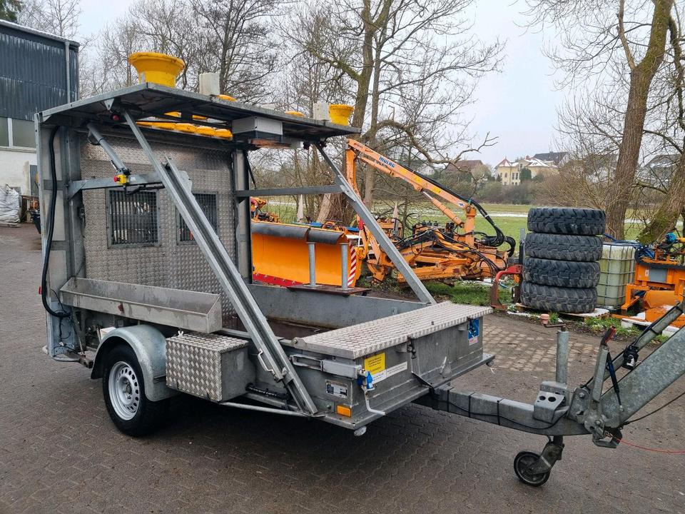 Mersch LED Absperrtafel 2017 Nissen Anlage Verkehrsleitanhänger Verkehrssicherungsanhänger Sperrwand Verkehrsleittafel Verkehrsleitanhänger - Prikolica: slika Mersch LED Absperrtafel 2017 Nissen Anlage Verkehrsleitanhänger Verkehrssicherungsanhänger Sperrwand Verkehrsleittafel Verkehrsleitanhänger - Prikolica Mersch LED Absperrtafel 2017 Nissen Anlage Verkehrsleitanhänger Verkehrssicherungsanhänger Sperrwand Verkehrsleittafel Verkehrsleitanhänger - Prikolica: slika Mersch LED Absperrtafel 2017 Nissen Anlage Verkehrsleitanhänger Verkehrssicherungsanhänger Sperrwand Verkehrsleittafel Verkehrsleitanhänger - Prikolica