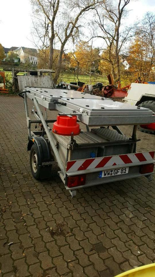 Mersch LED Verkehrsleitanhänger Verkehrsleittafel Nissen Horizont - Prikolica: slika Mersch LED Verkehrsleitanhänger Verkehrsleittafel Nissen Horizont - Prikolica Mersch LED Verkehrsleitanhänger Verkehrsleittafel Nissen Horizont - Prikolica: slika Mersch LED Verkehrsleitanhänger Verkehrsleittafel Nissen Horizont - Prikolica