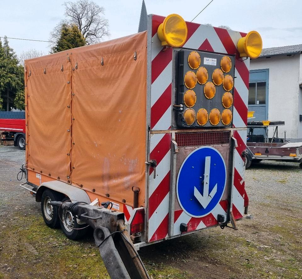 Mersch VZ 616 Absperrtafel FAT Nissen Horizont Verkehrsleittafel Verkehrsleitanhänger Verkehrssicherungsanhänger Leitanhänger - Prikolica: slika Mersch VZ 616 Absperrtafel FAT Nissen Horizont Verkehrsleittafel Verkehrsleitanhänger Verkehrssicherungsanhänger Leitanhänger - Prikolica Mersch VZ 616 Absperrtafel FAT Nissen Horizont Verkehrsleittafel Verkehrsleitanhänger Verkehrssicherungsanhänger Leitanhänger - Prikolica: slika Mersch VZ 616 Absperrtafel FAT Nissen Horizont Verkehrsleittafel Verkehrsleitanhänger Verkehrssicherungsanhänger Leitanhänger - Prikolica