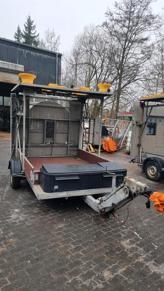 Nissen A31 LED Absperrtafel mit GPS Dora Funkwarnmeldeanlage FAT Verkehrsleittafel Verkehrsleitanhänger Verkehrssicherungsanhänger Leitanhänger Leittafel - Prikolica: slika  Nissen A31 LED Absperrtafel mit GPS Dora Funkwarnmeldeanlage FAT Verkehrsleittafel Verkehrsleitanhänger Verkehrssicherungsanhänger Leitanhänger Leittafel - Prikolica Nissen A31 LED Absperrtafel mit GPS Dora Funkwarnmeldeanlage FAT Verkehrsleittafel Verkehrsleitanhänger Verkehrssicherungsanhänger Leitanhänger Leittafel - Prikolica: slika  Nissen A31 LED Absperrtafel mit GPS Dora Funkwarnmeldeanlage FAT Verkehrsleittafel Verkehrsleitanhänger Verkehrssicherungsanhänger Leitanhänger Leittafel - Prikolica