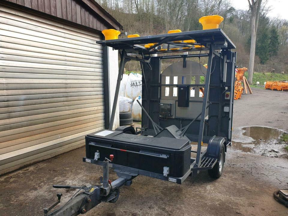 Nissen Absperrtafel Sperrwand Verkehrleitanhänger VZ 616 unimog - Prikolica: slika  Nissen Absperrtafel Sperrwand Verkehrleitanhänger VZ 616 unimog - Prikolica Nissen Absperrtafel Sperrwand Verkehrleitanhänger VZ 616 unimog - Prikolica: slika  Nissen Absperrtafel Sperrwand Verkehrleitanhänger VZ 616 unimog - Prikolica