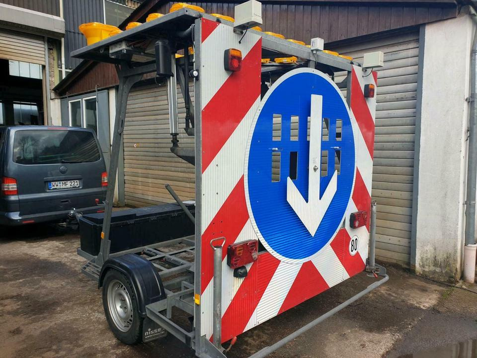 Nissen Absperrtafel Sperrwand Verkehrleitanhänger VZ 616 unimog - Prikolica: slika  Nissen Absperrtafel Sperrwand Verkehrleitanhänger VZ 616 unimog - Prikolica Nissen Absperrtafel Sperrwand Verkehrleitanhänger VZ 616 unimog - Prikolica: slika  Nissen Absperrtafel Sperrwand Verkehrleitanhänger VZ 616 unimog - Prikolica