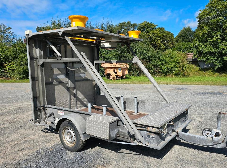 Nissen LED Absperrtafel DORA GPS FAT VZ-616 Fahrbare Absperrtafel Sperrwand Verkehrsleittafel Verkehrssicherungsanhänger Verkehrsleitanhänger Trebbiner Horizont - Prikolica: slika Nissen LED Absperrtafel DORA GPS FAT VZ-616 Fahrbare Absperrtafel Sperrwand Verkehrsleittafel Verkehrssicherungsanhänger Verkehrsleitanhänger Trebbiner Horizont - Prikolica Nissen LED Absperrtafel DORA GPS FAT VZ-616 Fahrbare Absperrtafel Sperrwand Verkehrsleittafel Verkehrssicherungsanhänger Verkehrsleitanhänger Trebbiner Horizont - Prikolica: slika Nissen LED Absperrtafel DORA GPS FAT VZ-616 Fahrbare Absperrtafel Sperrwand Verkehrsleittafel Verkehrssicherungsanhänger Verkehrsleitanhänger Trebbiner Horizont - Prikolica