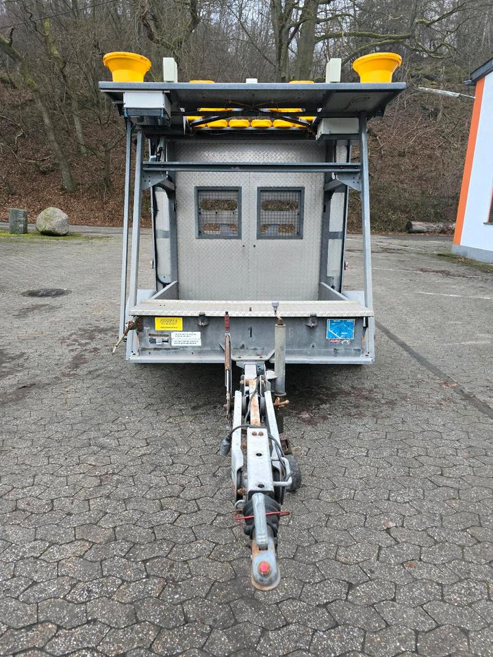 Nissen Mersch LED Absperrtafel FAT Sperrwand Fahrbare Verkehrsleitanhänger Verkehrssicherungsanhänger Verkehrsleittafel Verkehrssicherung Baustellenabsicherung - Prikolica: slika Nissen Mersch LED Absperrtafel FAT Sperrwand Fahrbare Verkehrsleitanhänger Verkehrssicherungsanhänger Verkehrsleittafel Verkehrssicherung Baustellenabsicherung - Prikolica Nissen Mersch LED Absperrtafel FAT Sperrwand Fahrbare Verkehrsleitanhänger Verkehrssicherungsanhänger Verkehrsleittafel Verkehrssicherung Baustellenabsicherung - Prikolica: slika Nissen Mersch LED Absperrtafel FAT Sperrwand Fahrbare Verkehrsleitanhänger Verkehrssicherungsanhänger Verkehrsleittafel Verkehrssicherung Baustellenabsicherung - Prikolica