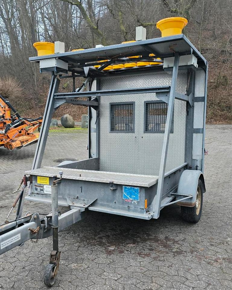 Nissen Mersch LED Absperrtafel FAT Sperrwand Fahrbare Verkehrsleitanhänger Verkehrssicherungsanhänger Verkehrsleittafel Verkehrssicherung Baustellenabsicherung - Prikolica: slika Nissen Mersch LED Absperrtafel FAT Sperrwand Fahrbare Verkehrsleitanhänger Verkehrssicherungsanhänger Verkehrsleittafel Verkehrssicherung Baustellenabsicherung - Prikolica Nissen Mersch LED Absperrtafel FAT Sperrwand Fahrbare Verkehrsleitanhänger Verkehrssicherungsanhänger Verkehrsleittafel Verkehrssicherung Baustellenabsicherung - Prikolica: slika Nissen Mersch LED Absperrtafel FAT Sperrwand Fahrbare Verkehrsleitanhänger Verkehrssicherungsanhänger Verkehrsleittafel Verkehrssicherung Baustellenabsicherung - Prikolica