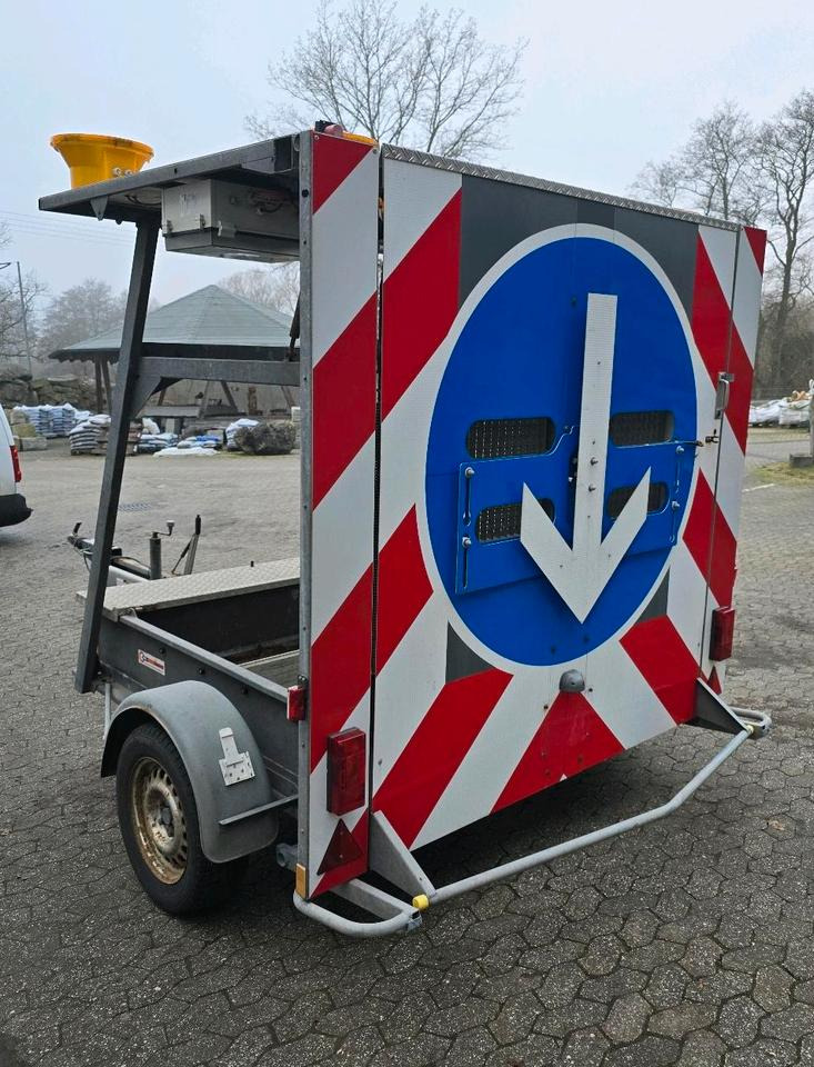 Nissen Mersch LED Absperrtafel FAT Sperrwand Fahrbare Verkehrsleitanhänger Verkehrssicherungsanhänger Verkehrsleittafel Verkehrssicherung Baustellenabsicherung - Prikolica: slika Nissen Mersch LED Absperrtafel FAT Sperrwand Fahrbare Verkehrsleitanhänger Verkehrssicherungsanhänger Verkehrsleittafel Verkehrssicherung Baustellenabsicherung - Prikolica Nissen Mersch LED Absperrtafel FAT Sperrwand Fahrbare Verkehrsleitanhänger Verkehrssicherungsanhänger Verkehrsleittafel Verkehrssicherung Baustellenabsicherung - Prikolica: slika Nissen Mersch LED Absperrtafel FAT Sperrwand Fahrbare Verkehrsleitanhänger Verkehrssicherungsanhänger Verkehrsleittafel Verkehrssicherung Baustellenabsicherung - Prikolica