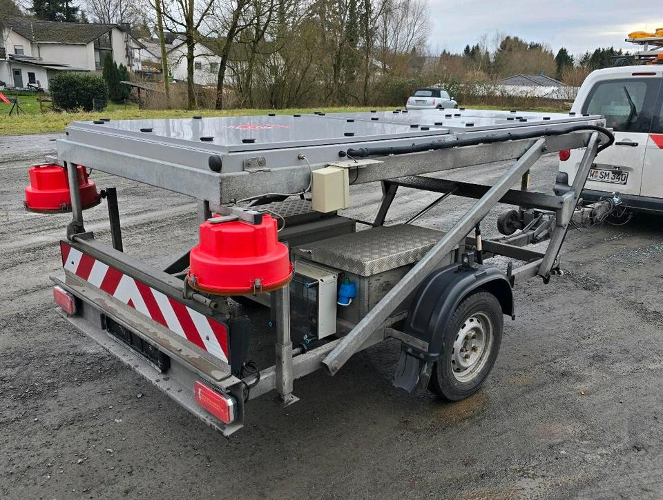 Trebbiner 5-farbig Horizont VWT Verkehrsleittafel Verkehrswarnanhänger Verkehrsleitanhänger Verkehrssicherungsanhänger Nissen Absperrtafel - Prikolica: slika Trebbiner 5-farbig Horizont VWT Verkehrsleittafel Verkehrswarnanhänger Verkehrsleitanhänger Verkehrssicherungsanhänger Nissen Absperrtafel - Prikolica Trebbiner 5-farbig Horizont VWT Verkehrsleittafel Verkehrswarnanhänger Verkehrsleitanhänger Verkehrssicherungsanhänger Nissen Absperrtafel - Prikolica: slika Trebbiner 5-farbig Horizont VWT Verkehrsleittafel Verkehrswarnanhänger Verkehrsleitanhänger Verkehrssicherungsanhänger Nissen Absperrtafel - Prikolica