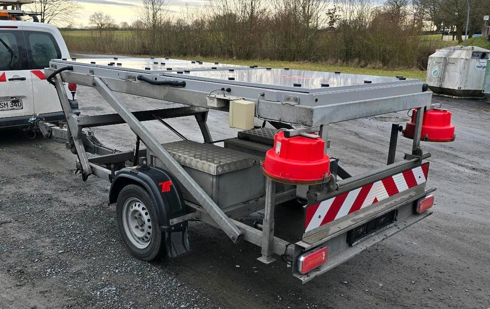 Trebbiner 5-farbig Horizont VWT Verkehrsleittafel Verkehrswarnanhänger Verkehrsleitanhänger Verkehrssicherungsanhänger Nissen Absperrtafel - Prikolica: slika Trebbiner 5-farbig Horizont VWT Verkehrsleittafel Verkehrswarnanhänger Verkehrsleitanhänger Verkehrssicherungsanhänger Nissen Absperrtafel - Prikolica Trebbiner 5-farbig Horizont VWT Verkehrsleittafel Verkehrswarnanhänger Verkehrsleitanhänger Verkehrssicherungsanhänger Nissen Absperrtafel - Prikolica: slika Trebbiner 5-farbig Horizont VWT Verkehrsleittafel Verkehrswarnanhänger Verkehrsleitanhänger Verkehrssicherungsanhänger Nissen Absperrtafel - Prikolica