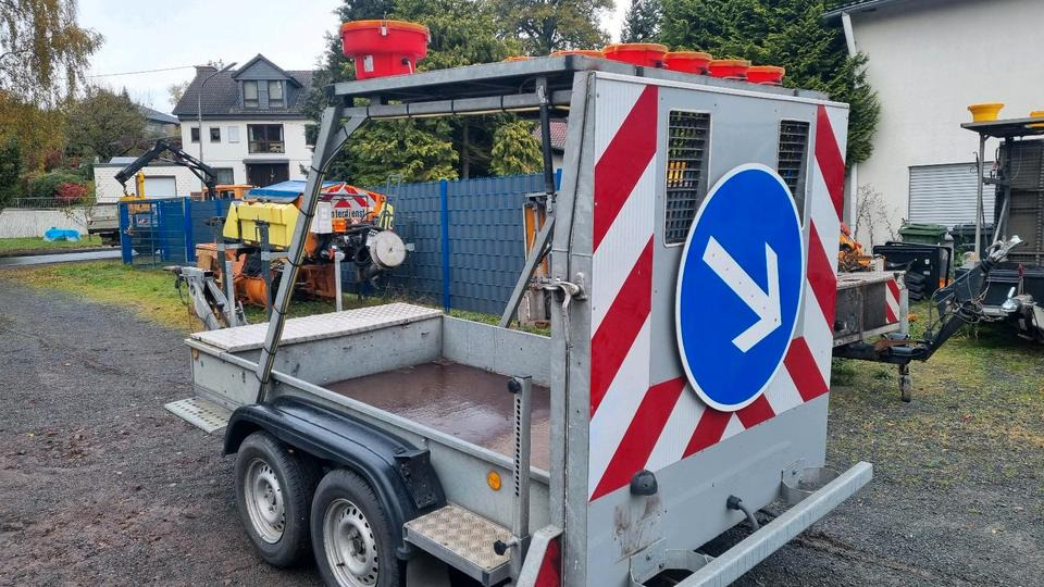 Trebbiner FAZ LRF FAT Absperrtafel Fahrbare Sperrwand Verkehrsleittafel Verkehrsleitanhänger Verkehrssicherungsanhänger - Prikolica: slika Trebbiner FAZ LRF FAT Absperrtafel Fahrbare Sperrwand Verkehrsleittafel Verkehrsleitanhänger Verkehrssicherungsanhänger - Prikolica Trebbiner FAZ LRF FAT Absperrtafel Fahrbare Sperrwand Verkehrsleittafel Verkehrsleitanhänger Verkehrssicherungsanhänger - Prikolica: slika Trebbiner FAZ LRF FAT Absperrtafel Fahrbare Sperrwand Verkehrsleittafel Verkehrsleitanhänger Verkehrssicherungsanhänger - Prikolica