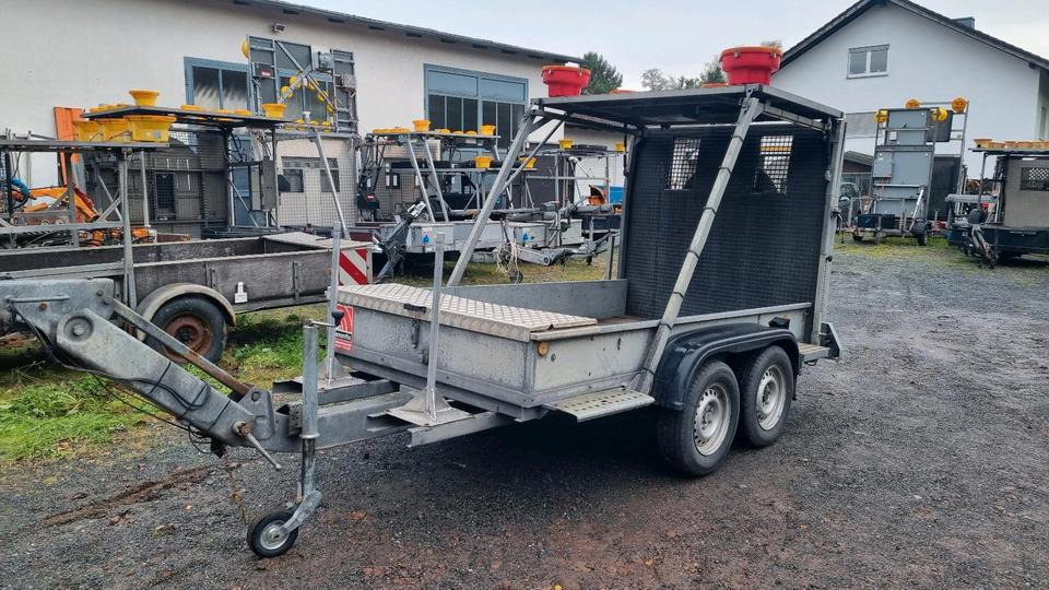 Trebbiner FAZ LRF FAT Absperrtafel Fahrbare Sperrwand Verkehrsleittafel Verkehrsleitanhänger Verkehrssicherungsanhänger - Prikolica: slika Trebbiner FAZ LRF FAT Absperrtafel Fahrbare Sperrwand Verkehrsleittafel Verkehrsleitanhänger Verkehrssicherungsanhänger - Prikolica Trebbiner FAZ LRF FAT Absperrtafel Fahrbare Sperrwand Verkehrsleittafel Verkehrsleitanhänger Verkehrssicherungsanhänger - Prikolica: slika Trebbiner FAZ LRF FAT Absperrtafel Fahrbare Sperrwand Verkehrsleittafel Verkehrsleitanhänger Verkehrssicherungsanhänger - Prikolica