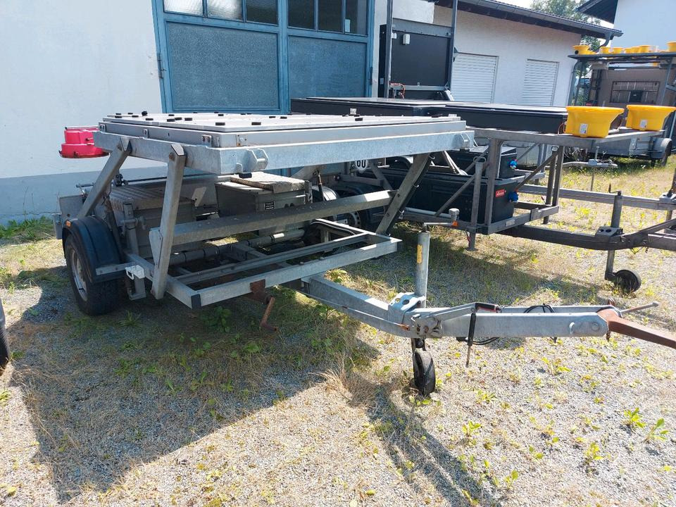Trebbiner Horizont VWT E VLT Verkehrsleittafel Leittafel Sicherungsanhänger Verkehrsleitanhänger Verkehrssicherungsanhänger Absperrtafel Sperrwand Nissen Verkehrssicherung Vorwarner Vorwarntafel - Prikolica: slika Trebbiner Horizont VWT E VLT Verkehrsleittafel Leittafel Sicherungsanhänger Verkehrsleitanhänger Verkehrssicherungsanhänger Absperrtafel Sperrwand Nissen Verkehrssicherung Vorwarner Vorwarntafel - Prikolica Trebbiner Horizont VWT E VLT Verkehrsleittafel Leittafel Sicherungsanhänger Verkehrsleitanhänger Verkehrssicherungsanhänger Absperrtafel Sperrwand Nissen Verkehrssicherung Vorwarner Vorwarntafel - Prikolica: slika Trebbiner Horizont VWT E VLT Verkehrsleittafel Leittafel Sicherungsanhänger Verkehrsleitanhänger Verkehrssicherungsanhänger Absperrtafel Sperrwand Nissen Verkehrssicherung Vorwarner Vorwarntafel - Prikolica