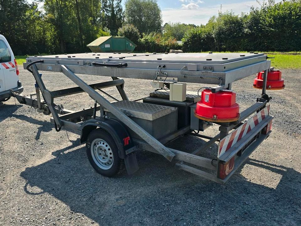 Trebbiner Horizont VWT Verkehrsleittafel Verkehrswarnanhänger Verkehrsleitanhänger Verkehrssicherungsanhänger Nissen Absperrtafel - Prikolica: slika Trebbiner Horizont VWT Verkehrsleittafel Verkehrswarnanhänger Verkehrsleitanhänger Verkehrssicherungsanhänger Nissen Absperrtafel - Prikolica Trebbiner Horizont VWT Verkehrsleittafel Verkehrswarnanhänger Verkehrsleitanhänger Verkehrssicherungsanhänger Nissen Absperrtafel - Prikolica: slika Trebbiner Horizont VWT Verkehrsleittafel Verkehrswarnanhänger Verkehrsleitanhänger Verkehrssicherungsanhänger Nissen Absperrtafel - Prikolica