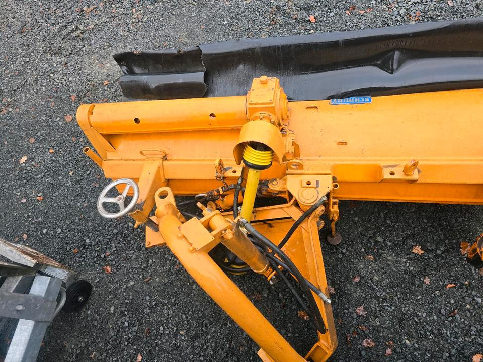 Schmidt VKS Kehrmaschine Straßenkehrmaschine Frontkehrmaschine Kehrbesen für Radlader Unimog Traktor - Metla: slika Schmidt VKS Kehrmaschine Straßenkehrmaschine Frontkehrmaschine Kehrbesen für Radlader Unimog Traktor - Metla Schmidt VKS Kehrmaschine Straßenkehrmaschine Frontkehrmaschine Kehrbesen für Radlader Unimog Traktor - Metla: slika Schmidt VKS Kehrmaschine Straßenkehrmaschine Frontkehrmaschine Kehrbesen für Radlader Unimog Traktor - Metla