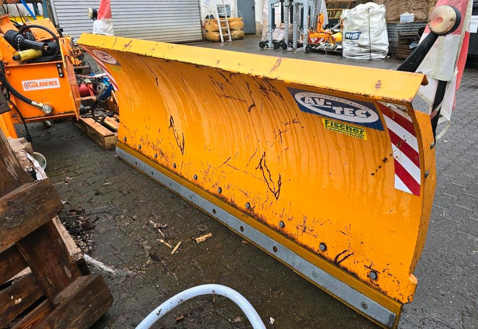 Schneepflug für Schaeff U. Yanmar Radlader Schneeschild Schneeschieber Schmidt Winterdienst - Ralica za snijeg: slika Schneepflug für Schaeff U. Yanmar Radlader Schneeschild Schneeschieber Schmidt Winterdienst - Ralica za snijeg Schneepflug für Schaeff U. Yanmar Radlader Schneeschild Schneeschieber Schmidt Winterdienst - Ralica za snijeg: slika Schneepflug für Schaeff U. Yanmar Radlader Schneeschild Schneeschieber Schmidt Winterdienst - Ralica za snijeg