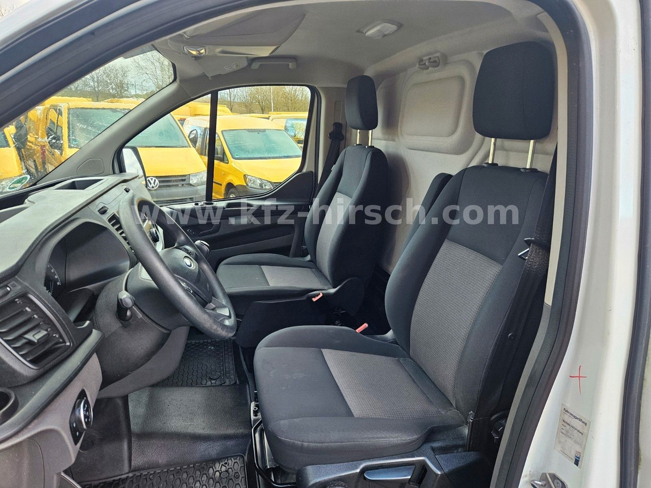 Putnički kombi Ford Transit Custom 1.Hd,Klima,Sitzhzg,Bluetooth,Temp: slika Putnički kombi Ford Transit Custom 1.Hd,Klima,Sitzhzg,Bluetooth,Temp
