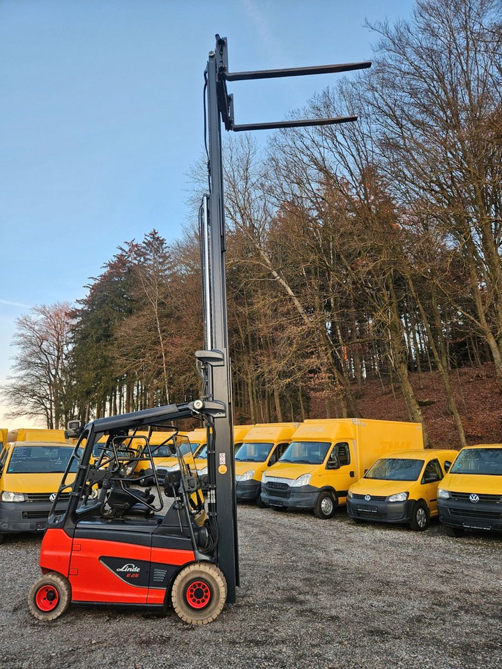 Linde E25 R Roadster , 6.880mm Hubhöhe, StVZO hydr. Zi - Električni viličar: slika Linde E25 R Roadster , 6.880mm Hubhöhe, StVZO hydr. Zi - Električni viličar Linde E25 R Roadster , 6.880mm Hubhöhe, StVZO hydr. Zi - Električni viličar: slika Linde E25 R Roadster , 6.880mm Hubhöhe, StVZO hydr. Zi - Električni viličar