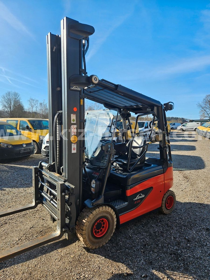 Linde E25 R Roadster , 6.880mm Hubhöhe, StVZO hydr. Zi - Električni viličar: slika Linde E25 R Roadster , 6.880mm Hubhöhe, StVZO hydr. Zi - Električni viličar Linde E25 R Roadster , 6.880mm Hubhöhe, StVZO hydr. Zi - Električni viličar: slika Linde E25 R Roadster , 6.880mm Hubhöhe, StVZO hydr. Zi - Električni viličar