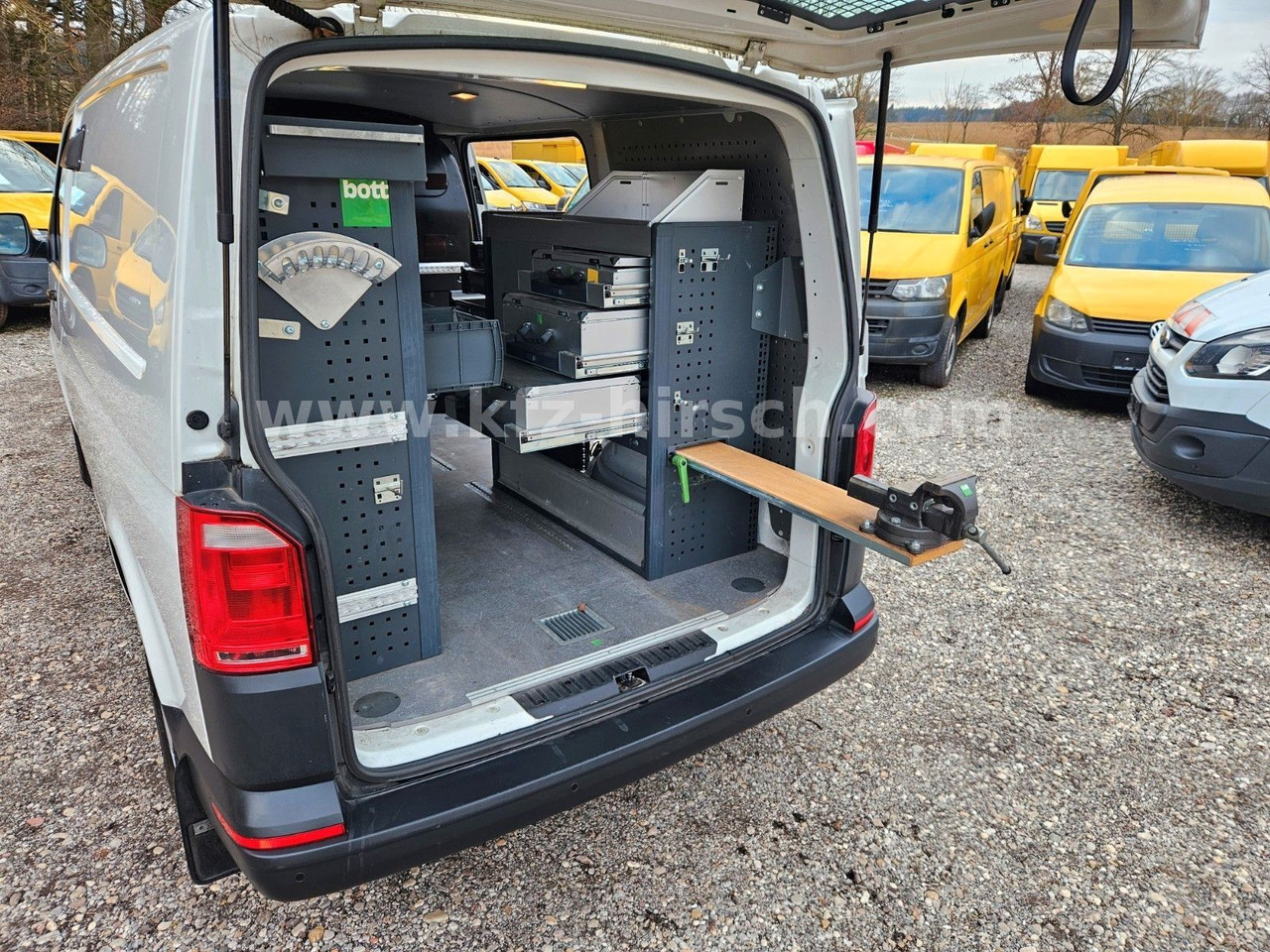Volkswagen T6 Auto/ DSG Bott Sortimo Stdhzg Behindertenger. - Putnički kombi: slika Volkswagen T6 Auto/ DSG Bott Sortimo Stdhzg Behindertenger. - Putnički kombi Volkswagen T6 Auto/ DSG Bott Sortimo Stdhzg Behindertenger. - Putnički kombi: slika Volkswagen T6 Auto/ DSG Bott Sortimo Stdhzg Behindertenger. - Putnički kombi