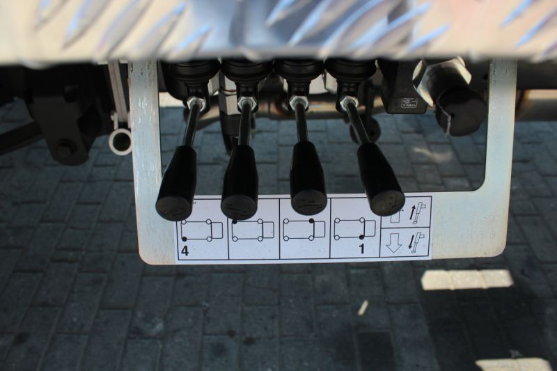 Novi Podizna platforma montirana na kamion Oil&Steel Scorpion 1812 podnośnik koszowy 18 m zamontowany na Iveco Daily: slika Novi Podizna platforma montirana na kamion Oil&Steel Scorpion 1812 podnośnik koszowy 18 m zamontowany na Iveco Daily