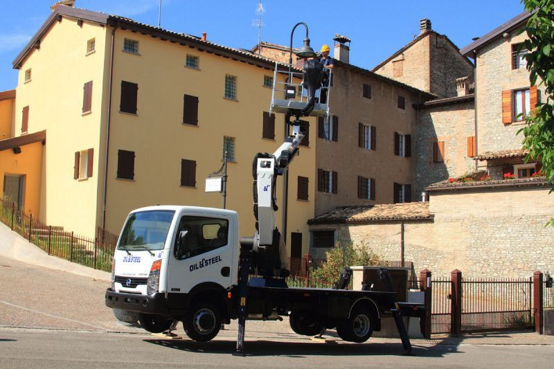 Novi Podizna platforma montirana na kamion Oil&Steel Scorpion 1812 podnośnik koszowy 18 m zamontowany na Iveco Daily: slika Novi Podizna platforma montirana na kamion Oil&Steel Scorpion 1812 podnośnik koszowy 18 m zamontowany na Iveco Daily