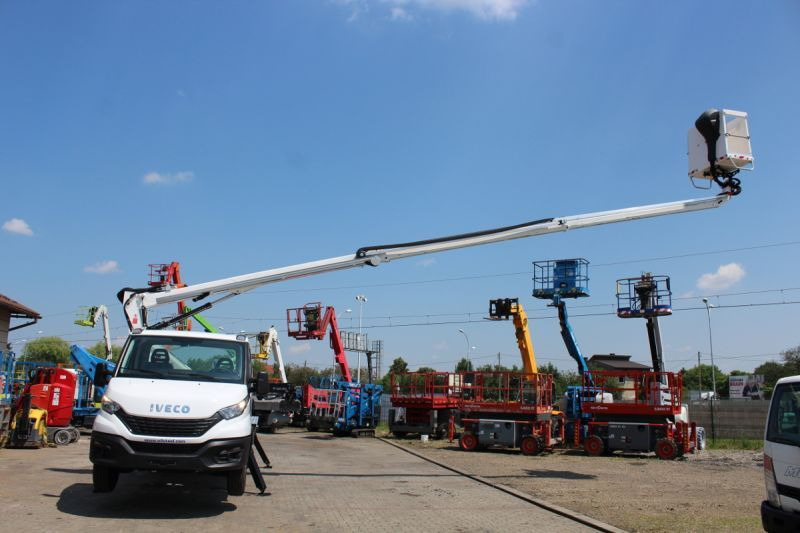 Novi Podizna platforma montirana na kamion Oil&Steel Scorpion 1812 podnośnik koszowy 18 m zamontowany na Iveco Daily: slika Novi Podizna platforma montirana na kamion Oil&Steel Scorpion 1812 podnośnik koszowy 18 m zamontowany na Iveco Daily