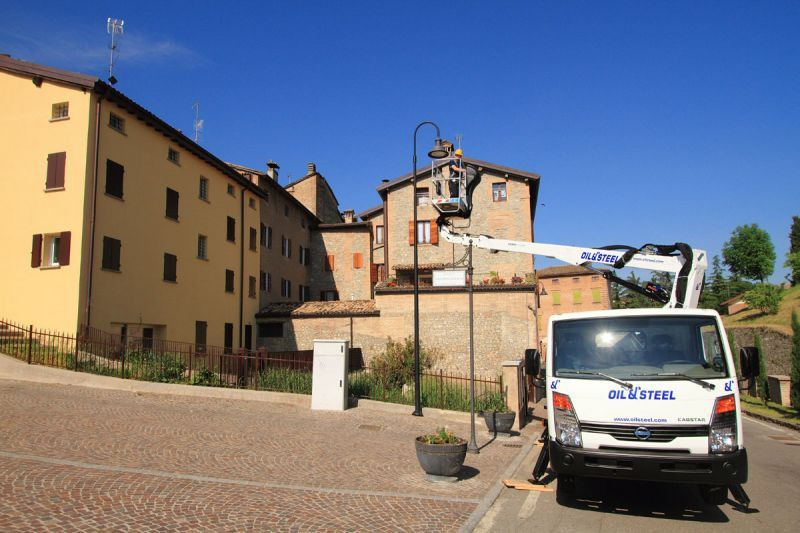 Novi Podizna platforma montirana na kamion Oil&Steel Scorpion 1812 podnośnik koszowy 18 m zamontowany na Iveco Daily: slika Novi Podizna platforma montirana na kamion Oil&Steel Scorpion 1812 podnośnik koszowy 18 m zamontowany na Iveco Daily