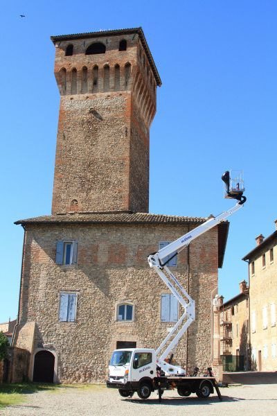 Oil&Steel Snake 2010 Plus 20 m zamontowany na Nissan Cabstar - Podizna platforma montirana na kamion: slika Oil&Steel Snake 2010 Plus 20 m zamontowany na Nissan Cabstar - Podizna platforma montirana na kamion Oil&Steel Snake 2010 Plus 20 m zamontowany na Nissan Cabstar - Podizna platforma montirana na kamion: slika Oil&Steel Snake 2010 Plus 20 m zamontowany na Nissan Cabstar - Podizna platforma montirana na kamion