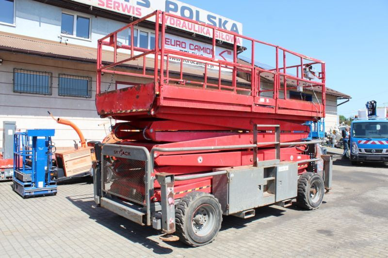 Podnośnik nożycowy 4x4 spalinowy 17 m Skyjack SJ9250 - Škarasta podizna platforma: slika podnośnik nożycowy 4x4 spalinowy 17 m Skyjack SJ9250 - Škarasta podizna platforma Podnośnik nożycowy 4x4 spalinowy 17 m Skyjack SJ9250 - Škarasta podizna platforma: slika podnośnik nożycowy 4x4 spalinowy 17 m Skyjack SJ9250 - Škarasta podizna platforma