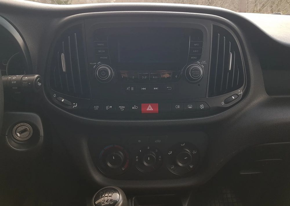 Automobil Fiat Doblo 1.6 Multijet 16V Easy: slika Automobil Fiat Doblo 1.6 Multijet 16V Easy