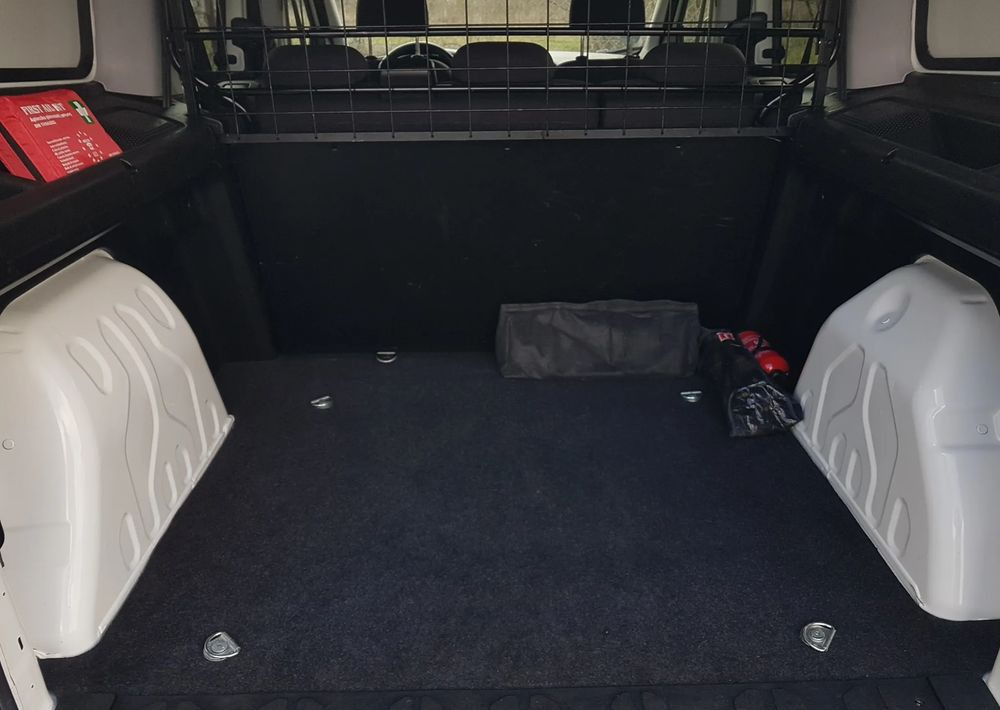 Automobil Fiat Doblo 1.6 Multijet 16V Easy: slika Automobil Fiat Doblo 1.6 Multijet 16V Easy
