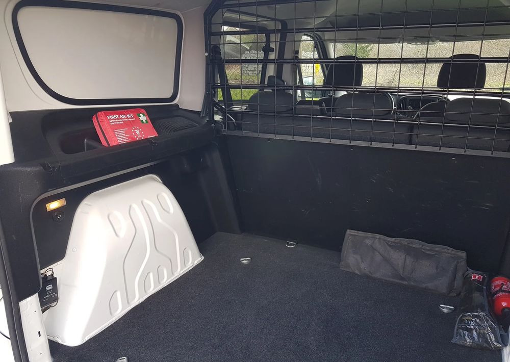 Automobil Fiat Doblo 1.6 Multijet 16V Easy: slika Automobil Fiat Doblo 1.6 Multijet 16V Easy
