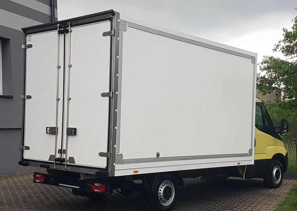 Iveco Daily 8EP KONTENER 4,14x2,21x2,20 KLIMA MANUAL KRAJOWY DMC 3500KG - Dostavno vozilo sa zatvorenim sandukom: slika Iveco Daily 8EP KONTENER 4,14x2,21x2,20 KLIMA MANUAL KRAJOWY DMC 3500KG - Dostavno vozilo sa zatvorenim sandukom Iveco Daily 8EP KONTENER 4,14x2,21x2,20 KLIMA MANUAL KRAJOWY DMC 3500KG - Dostavno vozilo sa zatvorenim sandukom: slika Iveco Daily 8EP KONTENER 4,14x2,21x2,20 KLIMA MANUAL KRAJOWY DMC 3500KG - Dostavno vozilo sa zatvorenim sandukom