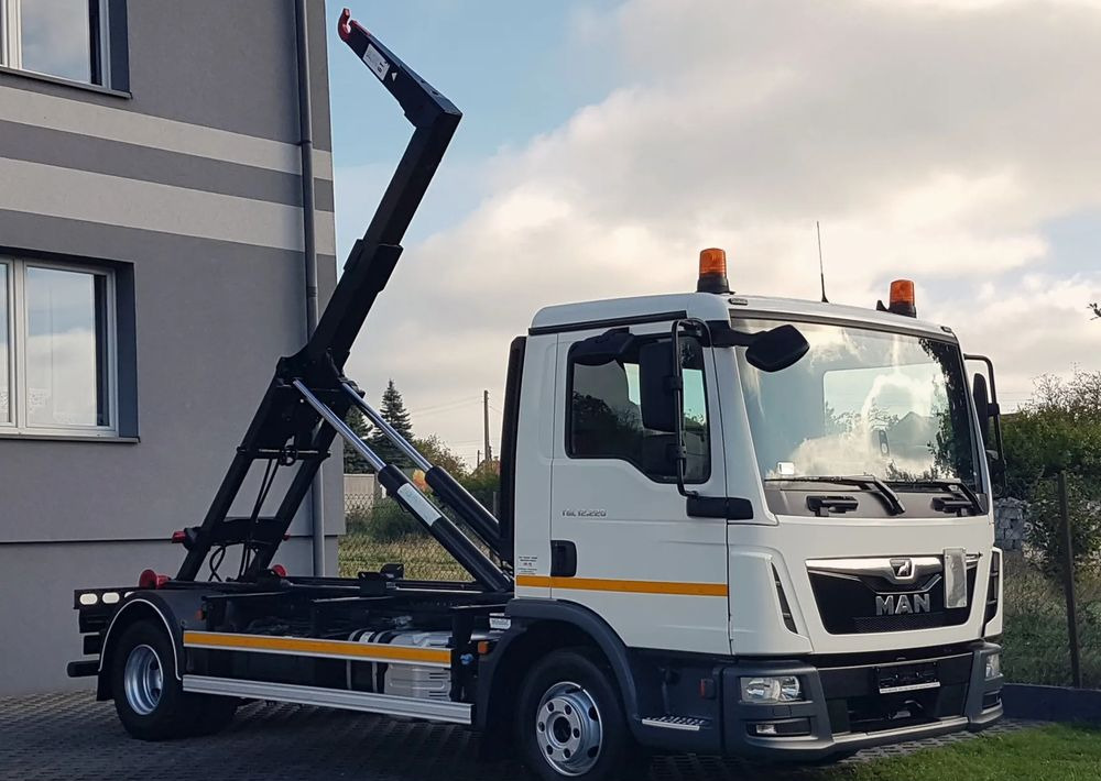MAN TGL 12.220 HAKOWIEC 4x2 KLIMA - Kamion s kukastom dizalicom: slika MAN TGL 12.220 HAKOWIEC 4x2 KLIMA - Kamion s kukastom dizalicom MAN TGL 12.220 HAKOWIEC 4x2 KLIMA - Kamion s kukastom dizalicom: slika MAN TGL 12.220 HAKOWIEC 4x2 KLIMA - Kamion s kukastom dizalicom