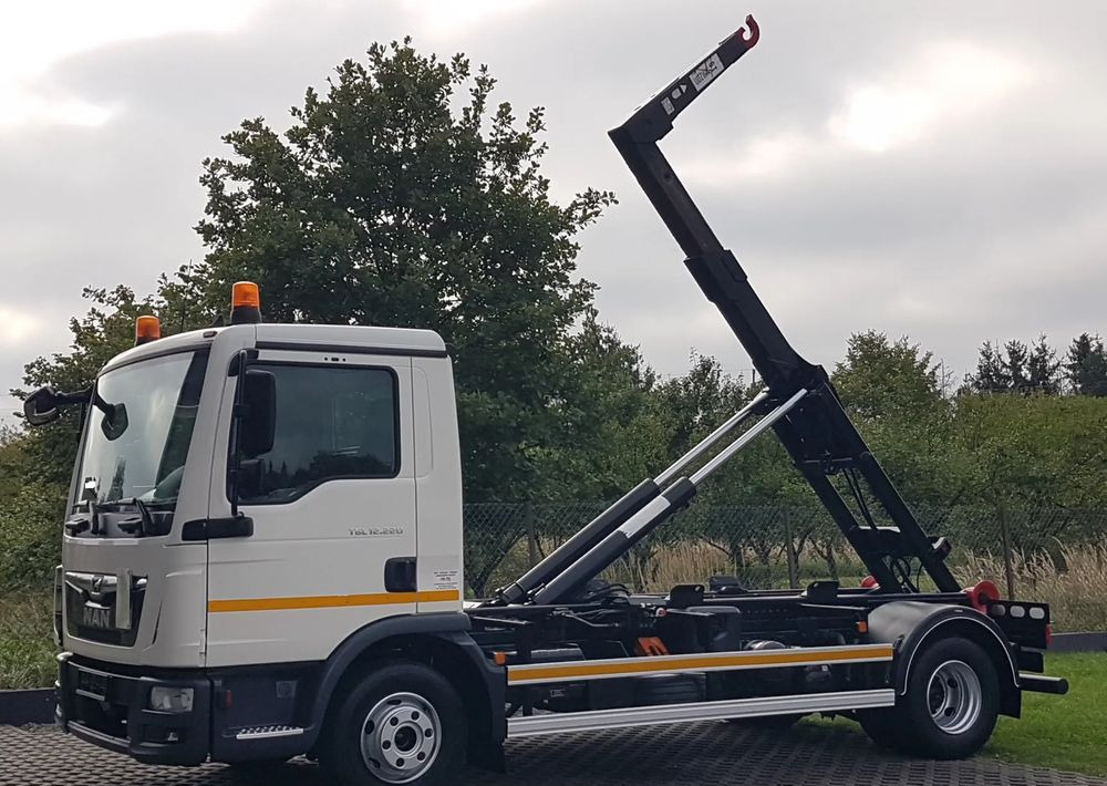 MAN TGL 12.220 HAKOWIEC 4x2 KLIMA - Kamion s kukastom dizalicom: slika MAN TGL 12.220 HAKOWIEC 4x2 KLIMA - Kamion s kukastom dizalicom MAN TGL 12.220 HAKOWIEC 4x2 KLIMA - Kamion s kukastom dizalicom: slika MAN TGL 12.220 HAKOWIEC 4x2 KLIMA - Kamion s kukastom dizalicom