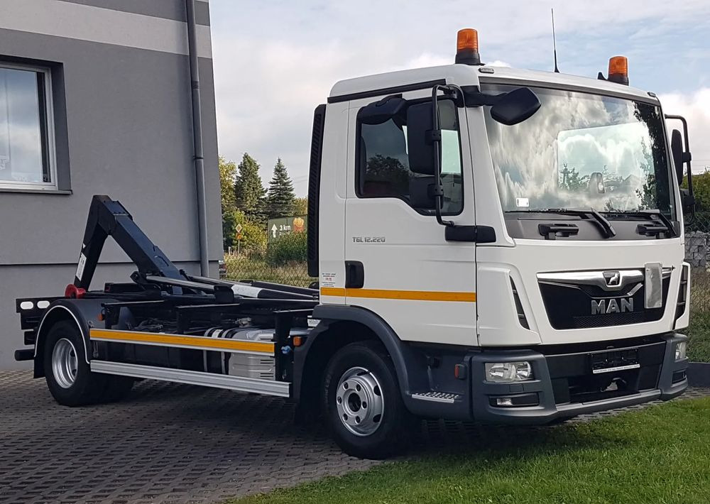 MAN TGL 12.220 HAKOWIEC 4x2 KLIMA - Kamion s kukastom dizalicom: slika MAN TGL 12.220 HAKOWIEC 4x2 KLIMA - Kamion s kukastom dizalicom MAN TGL 12.220 HAKOWIEC 4x2 KLIMA - Kamion s kukastom dizalicom: slika MAN TGL 12.220 HAKOWIEC 4x2 KLIMA - Kamion s kukastom dizalicom