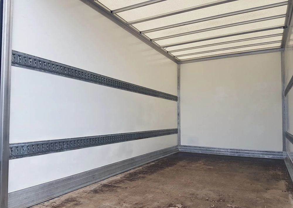 Dostavno vozilo sa zatvorenim sandukom Renault MASTER KONTENER 8EP 4,21x2,23x2,22 KLIMA MANUAL KRAJOWY 6-BIEGÓW: slika Dostavno vozilo sa zatvorenim sandukom Renault MASTER KONTENER 8EP 4,21x2,23x2,22 KLIMA MANUAL KRAJOWY 6-BIEGÓW
