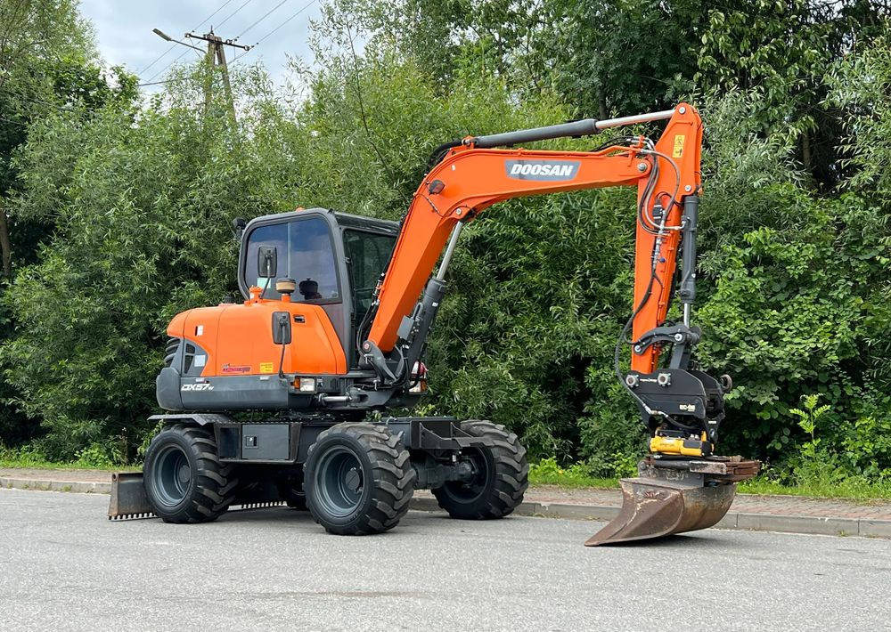 Doosan DOOSAN DX57W *ROTOTILT* 2200 Motogodzin JAK NOWA KOPARKA KOŁOWA STAN PERFEKCYJNY SPROWADZONA - Bager na kotačima: slika Doosan DOOSAN DX57W *ROTOTILT* 2200 Motogodzin JAK NOWA KOPARKA KOŁOWA STAN PERFEKCYJNY SPROWADZONA - Bager na kotačima Doosan DOOSAN DX57W *ROTOTILT* 2200 Motogodzin JAK NOWA KOPARKA KOŁOWA STAN PERFEKCYJNY SPROWADZONA - Bager na kotačima: slika Doosan DOOSAN DX57W *ROTOTILT* 2200 Motogodzin JAK NOWA KOPARKA KOŁOWA STAN PERFEKCYJNY SPROWADZONA - Bager na kotačima